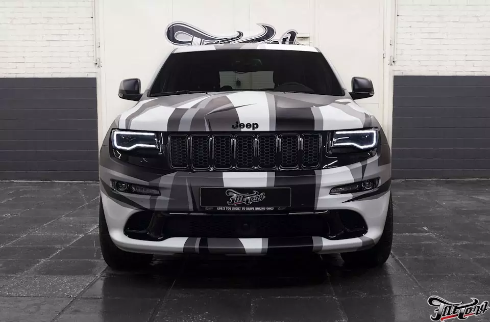 Jeep SRT8. Разработка дизайн-проекта камуфляжа, печать и нанесение на кузов.